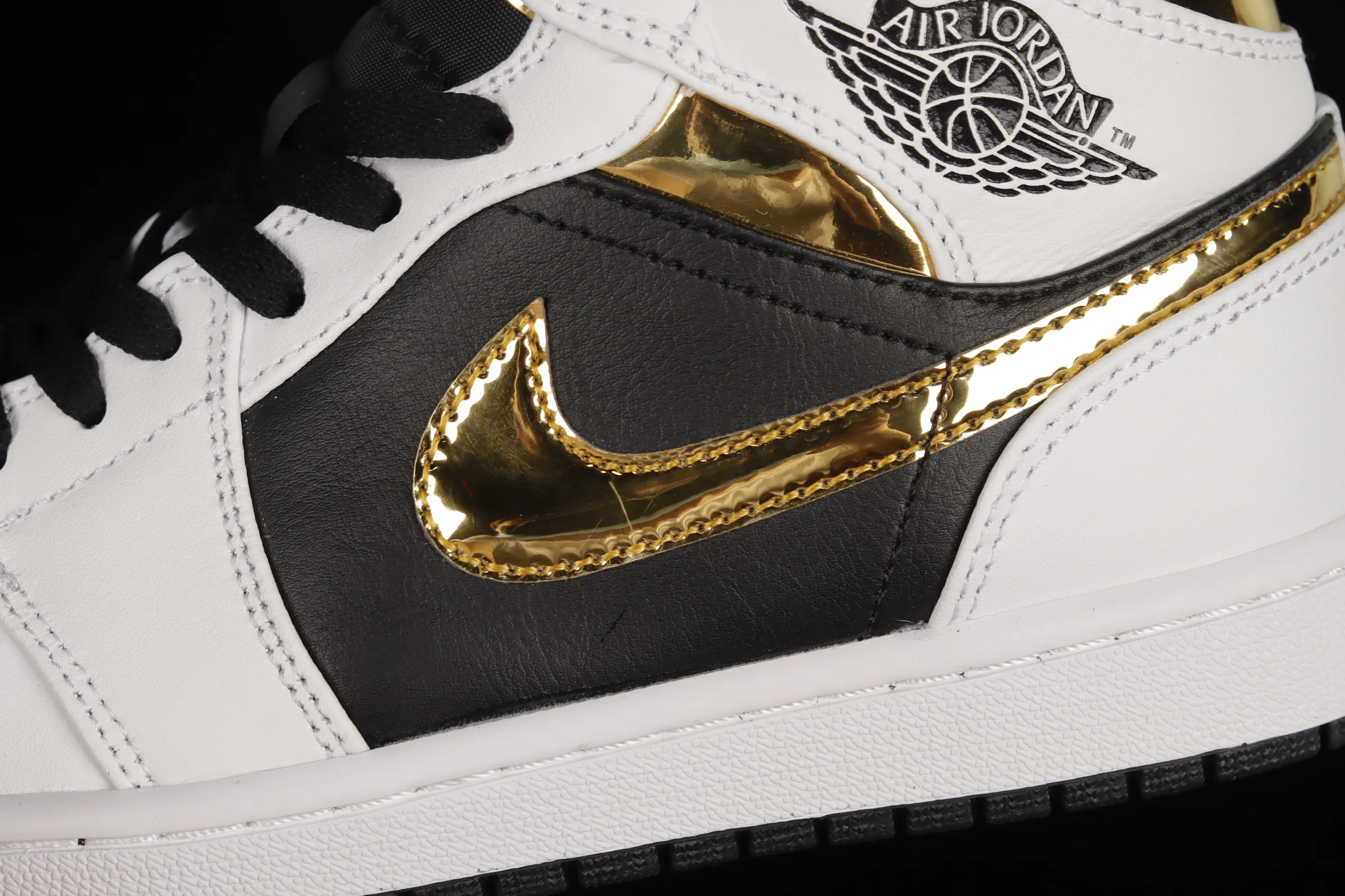 All categories Air Jordan Jordan series basketball shoes Air Jordan 1 Mid Air Jordan 1 Mid AJ1 Joe 1 Platinum Panda mid-top basketball shoes 554724-190